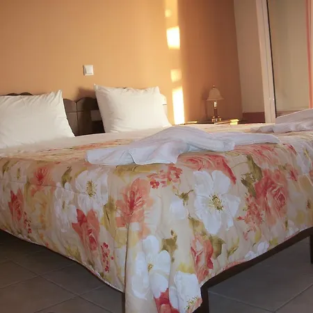 Dioni & Aparthotel 3*
