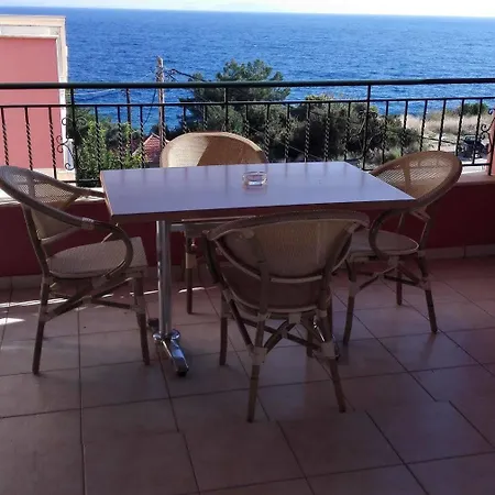 Dioni & Aparthotel Poros (Kefalonia)
